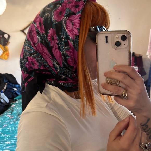 beautiful vintage scarf - Picture 6 of 7